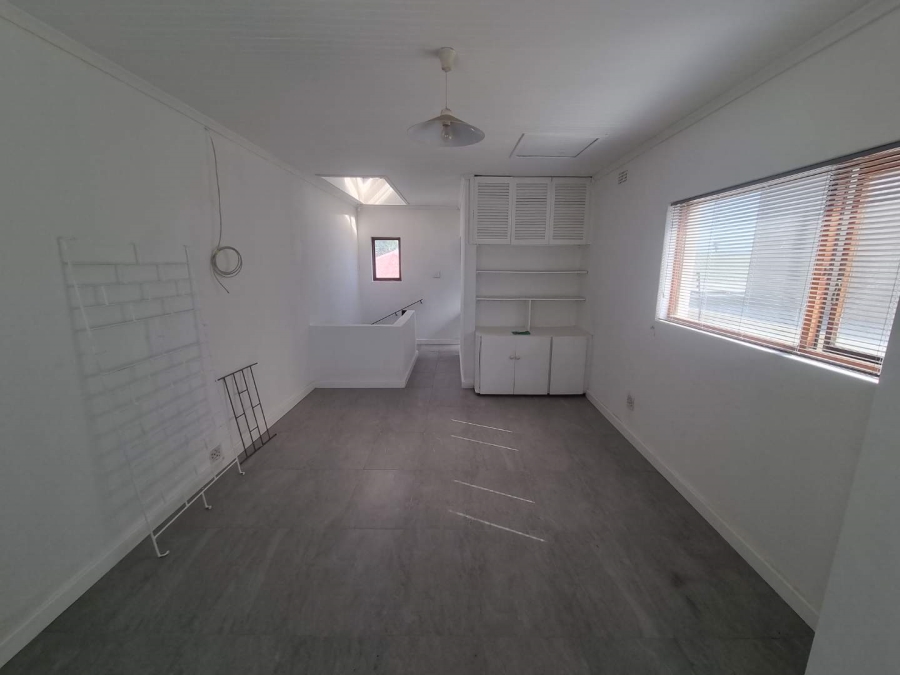 To Let 3 Bedroom Property for Rent in Wynberg Western Cape